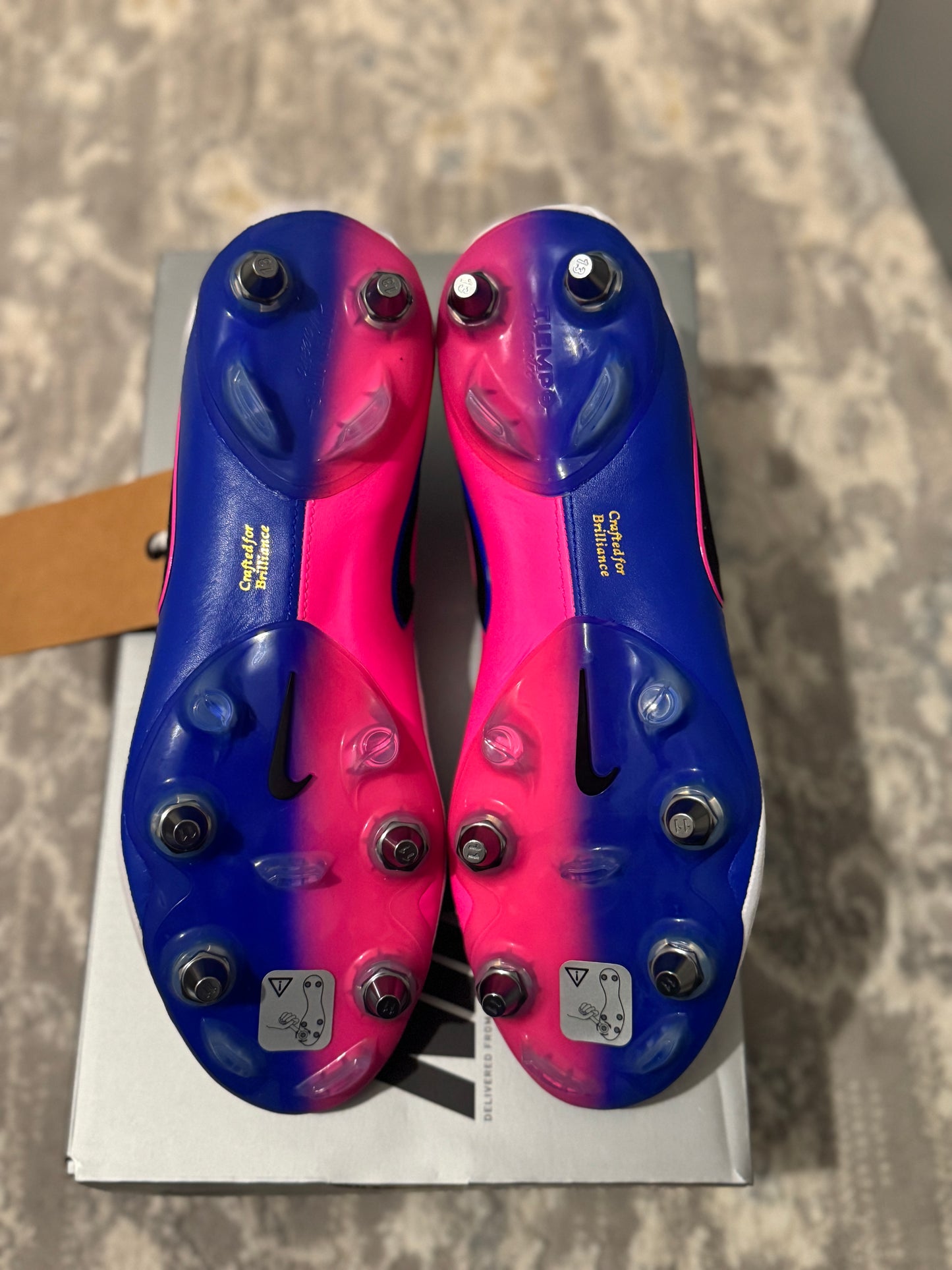 Nike Tiempo Maestro Elite SG-Pro - White / Blue / Pink