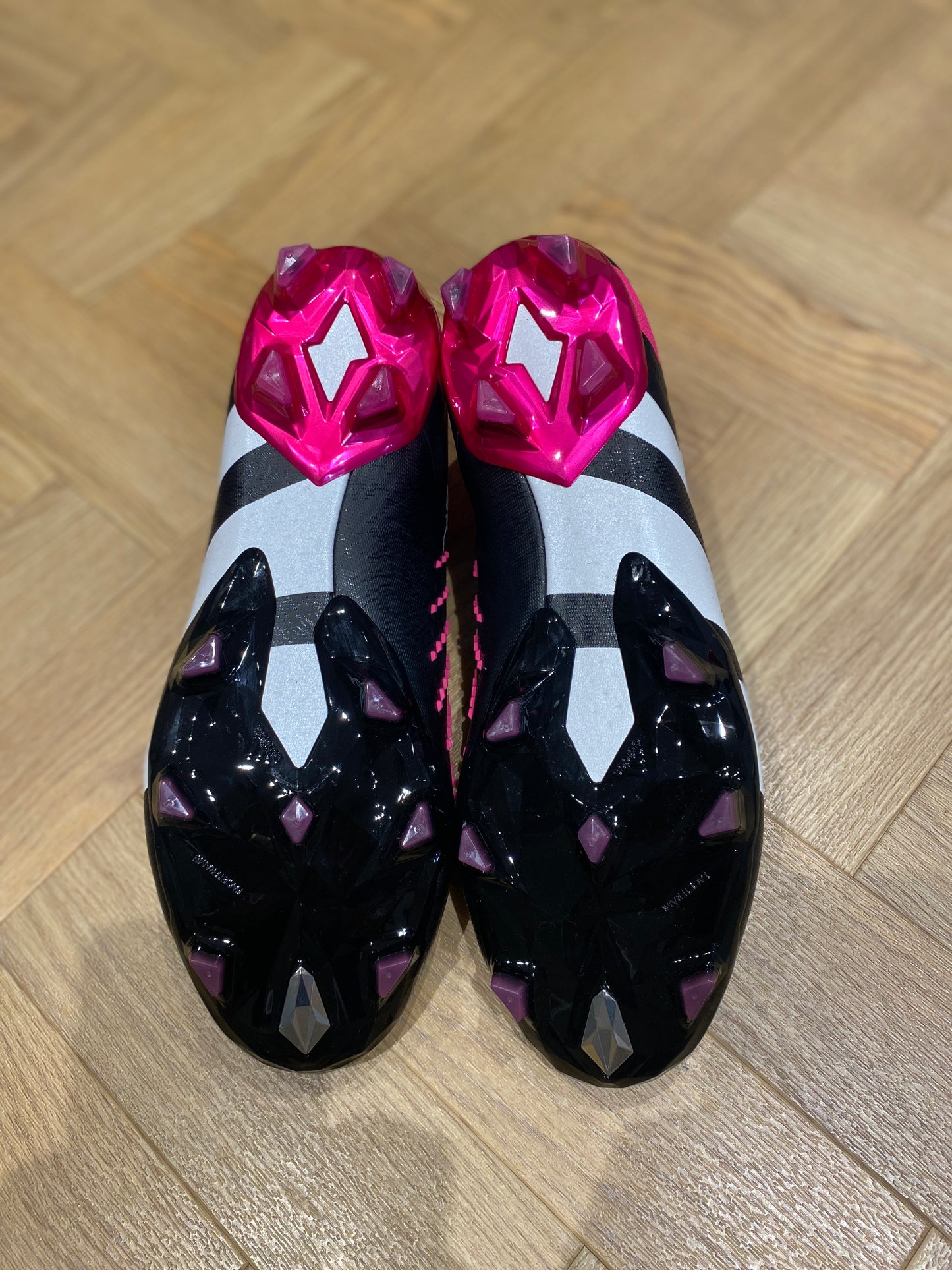 Adidas Predator Accuracy+ FG - Black / Pink