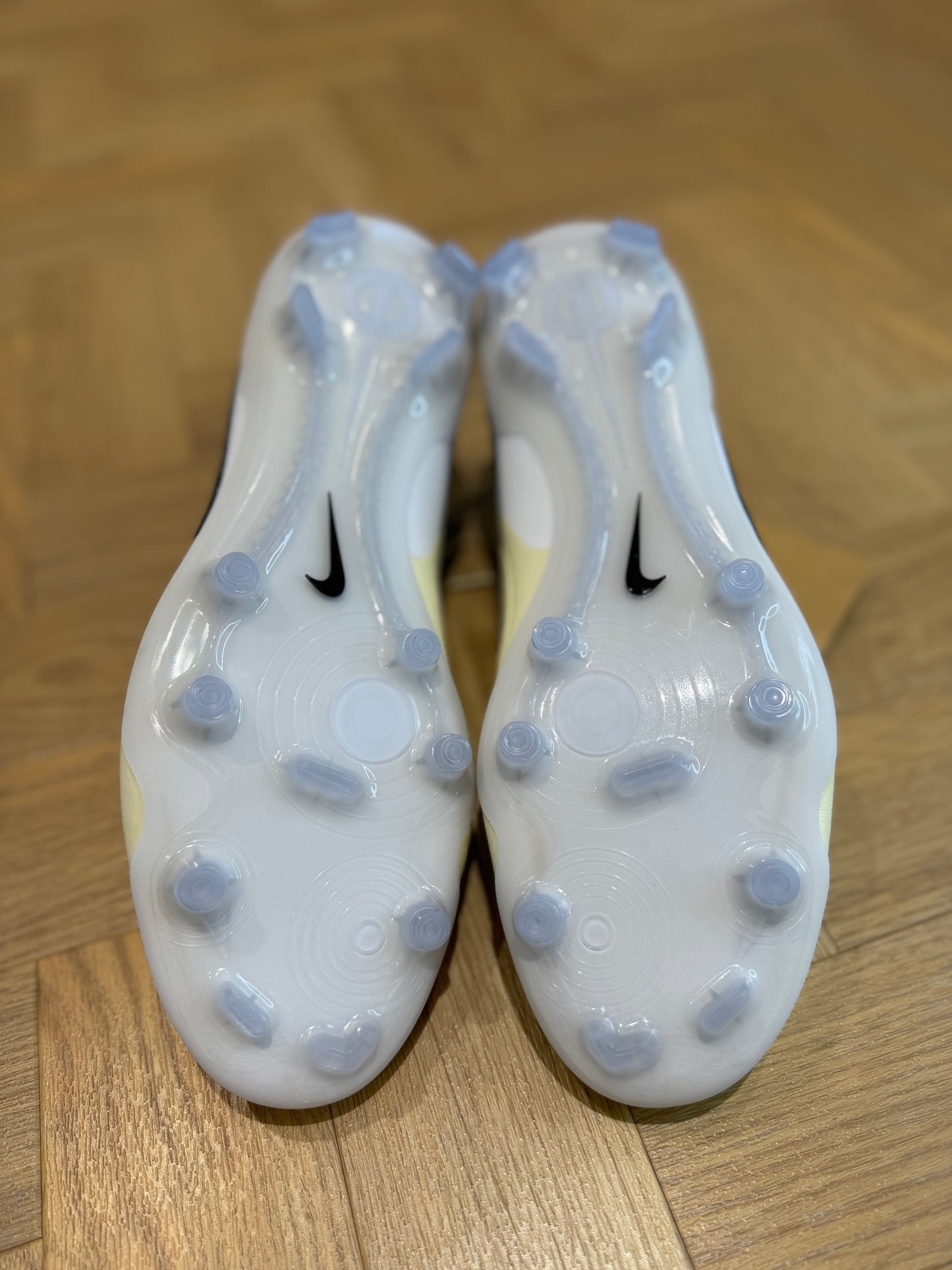 Nike Tiempo Legend 10 Elite FG - Cream / Black