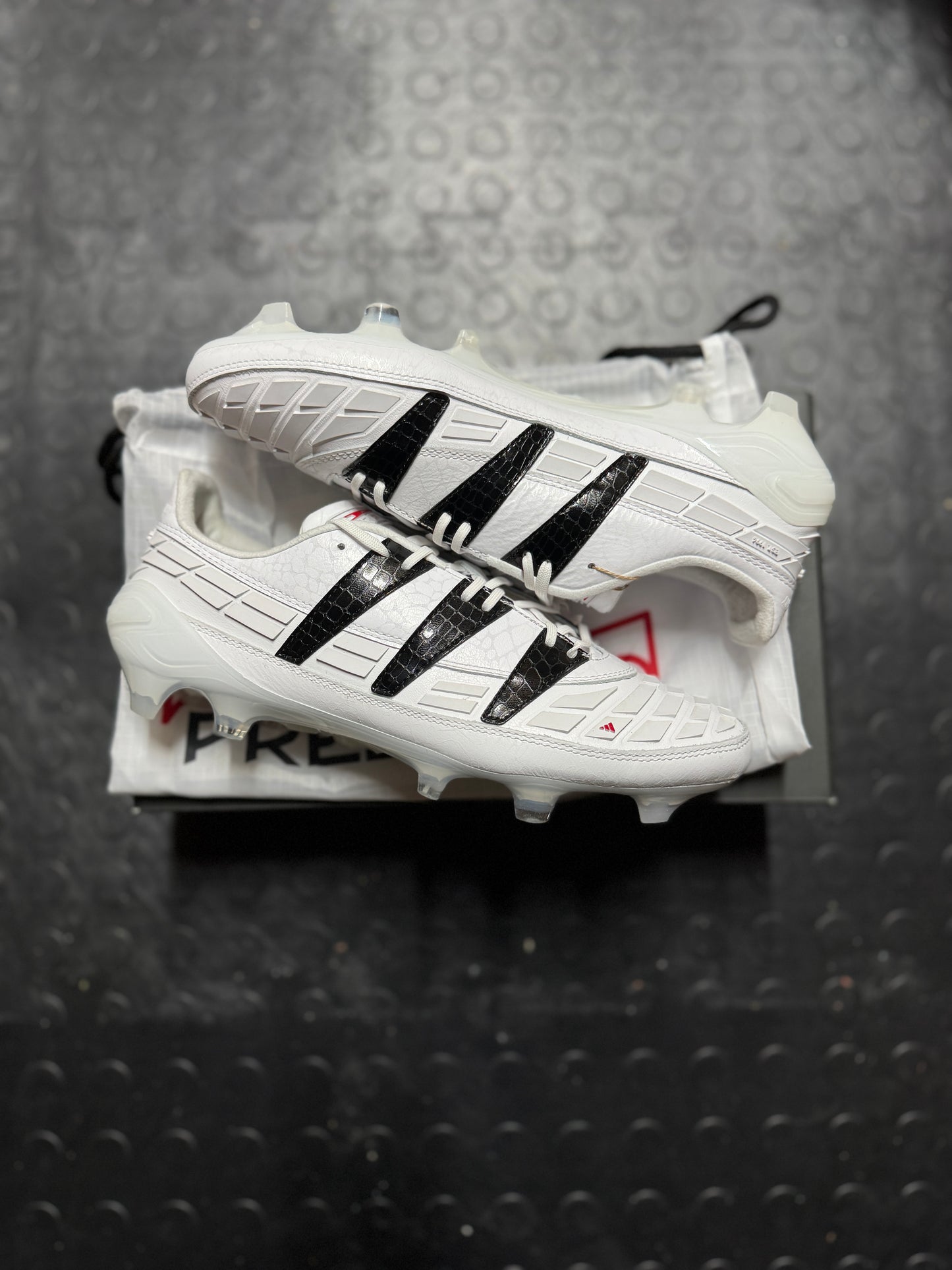 Adidas Predator 94 Reverse FG - White / Black