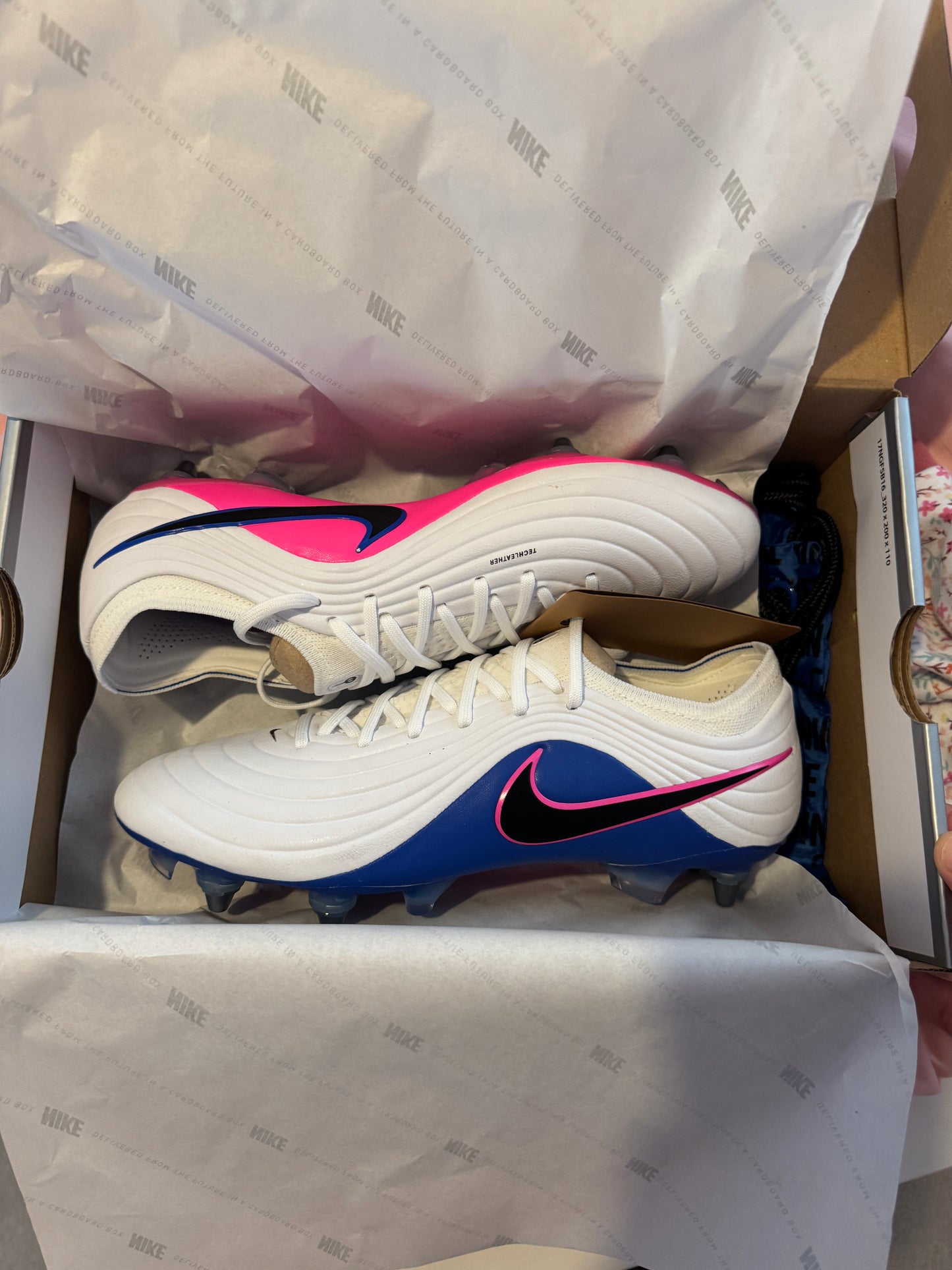 Nike Tiempo Maestro Elite SG-Pro - White / Blue / Pink