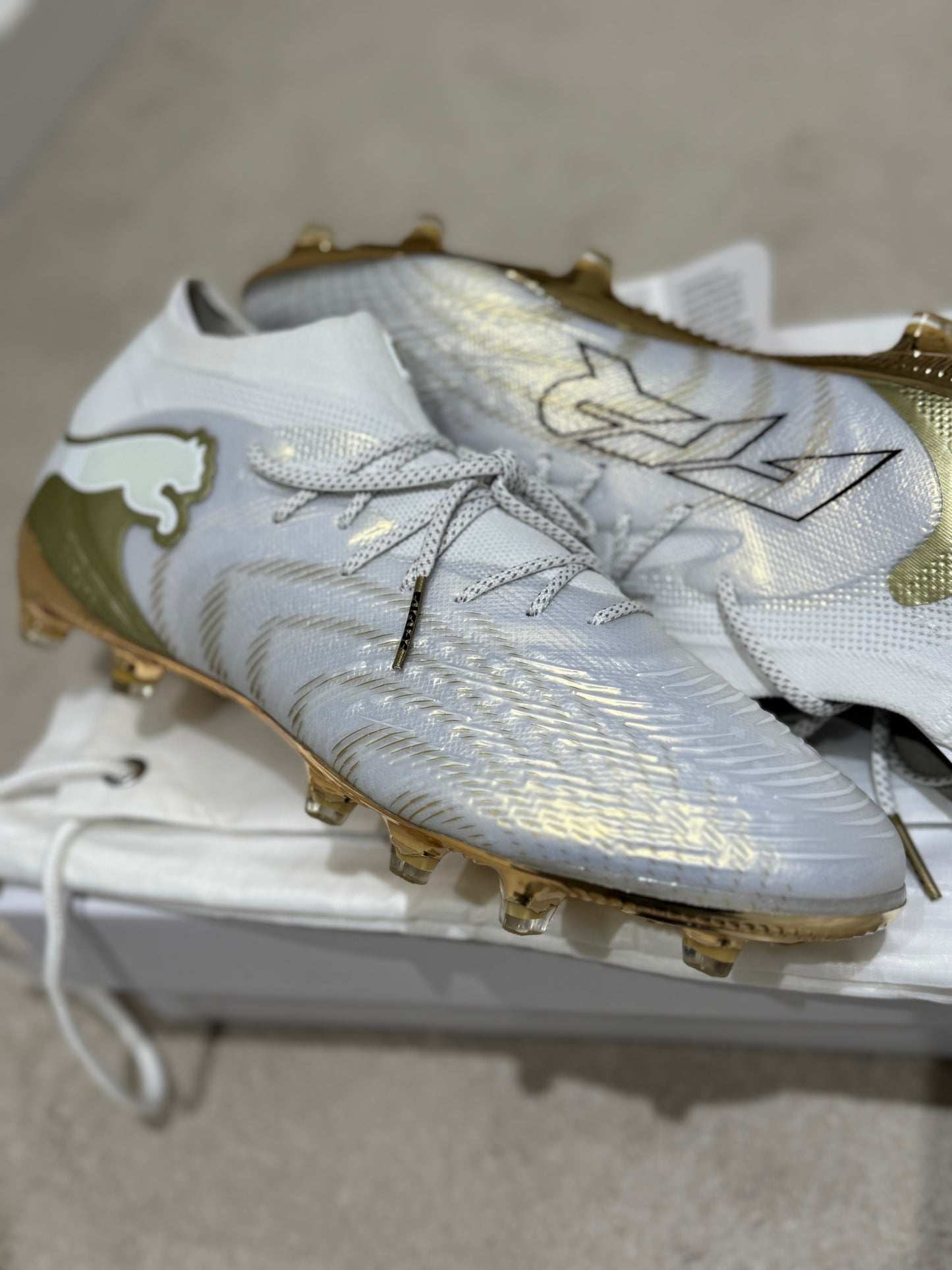 Puma Future 9 Ultimate AG - White / Gold