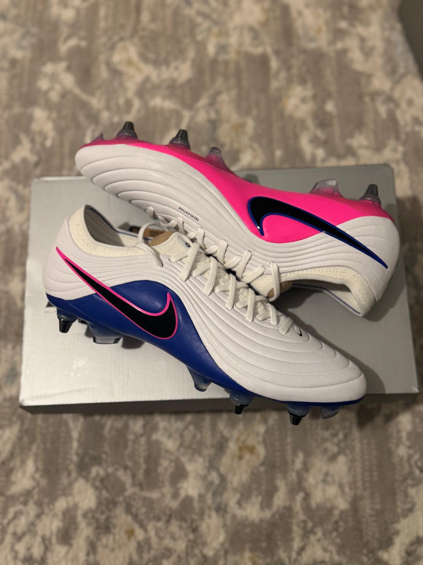 Nike Tiempo Maestro Elite SG-Pro - White / Blue / Pink