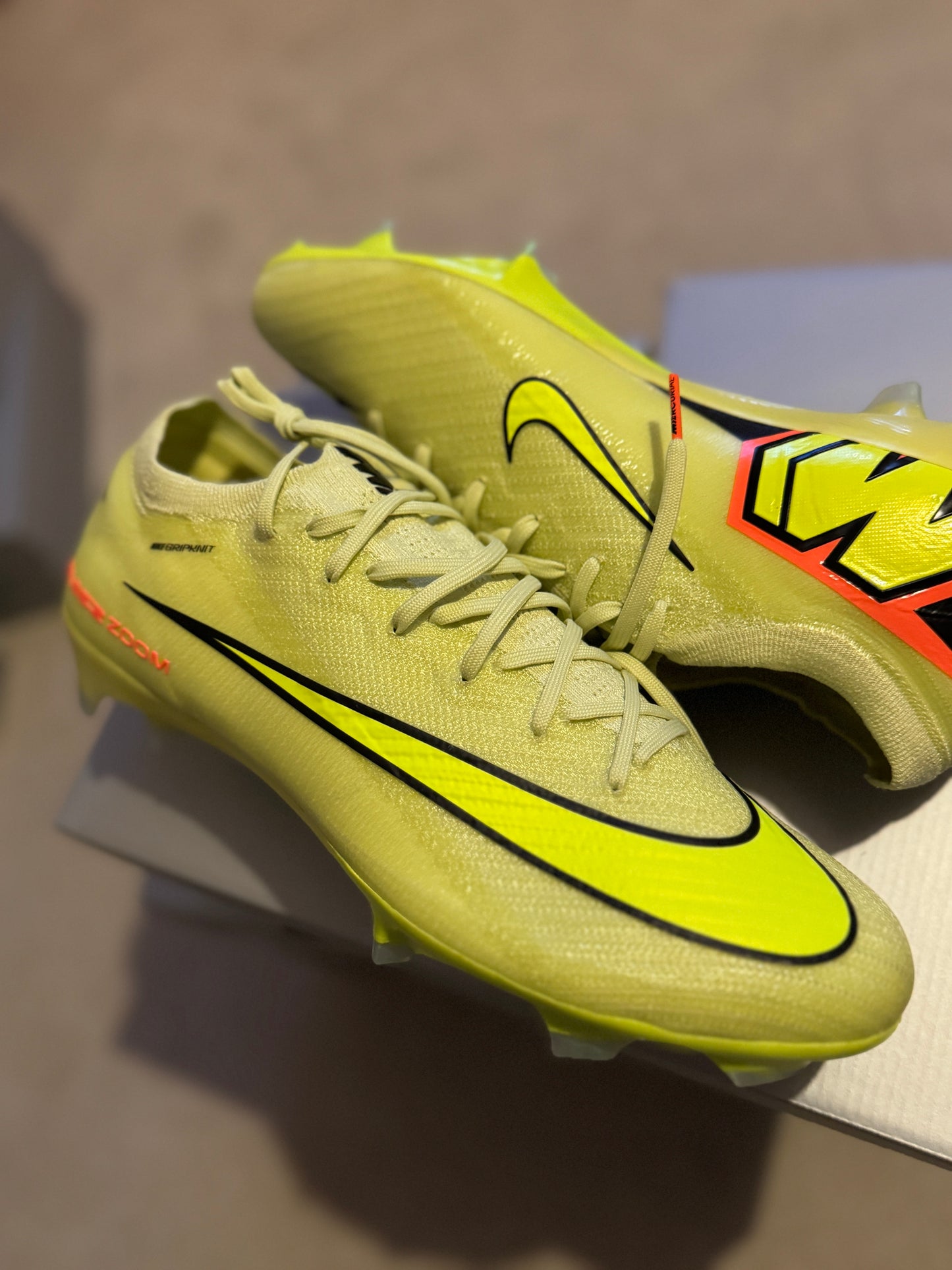 Nike Zoom Vapor 16 Elite FG - Limelight / Hyper Crimson / Volt